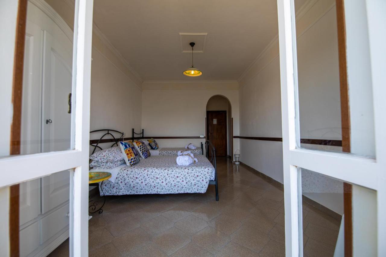 カステッラバーテ Madonna Della Scala Bed & Breakfast エクステリア 写真