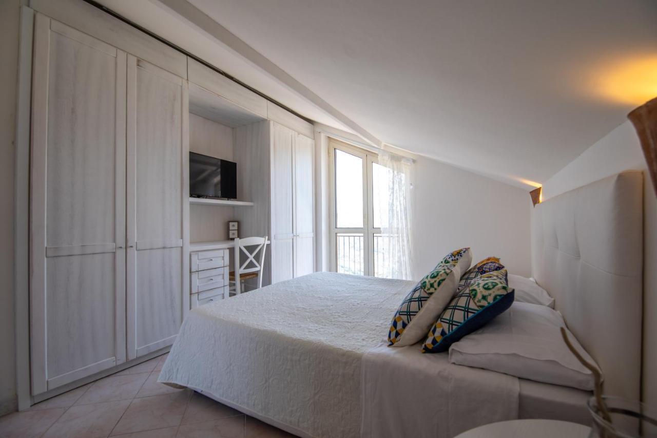 カステッラバーテ Madonna Della Scala Bed & Breakfast エクステリア 写真