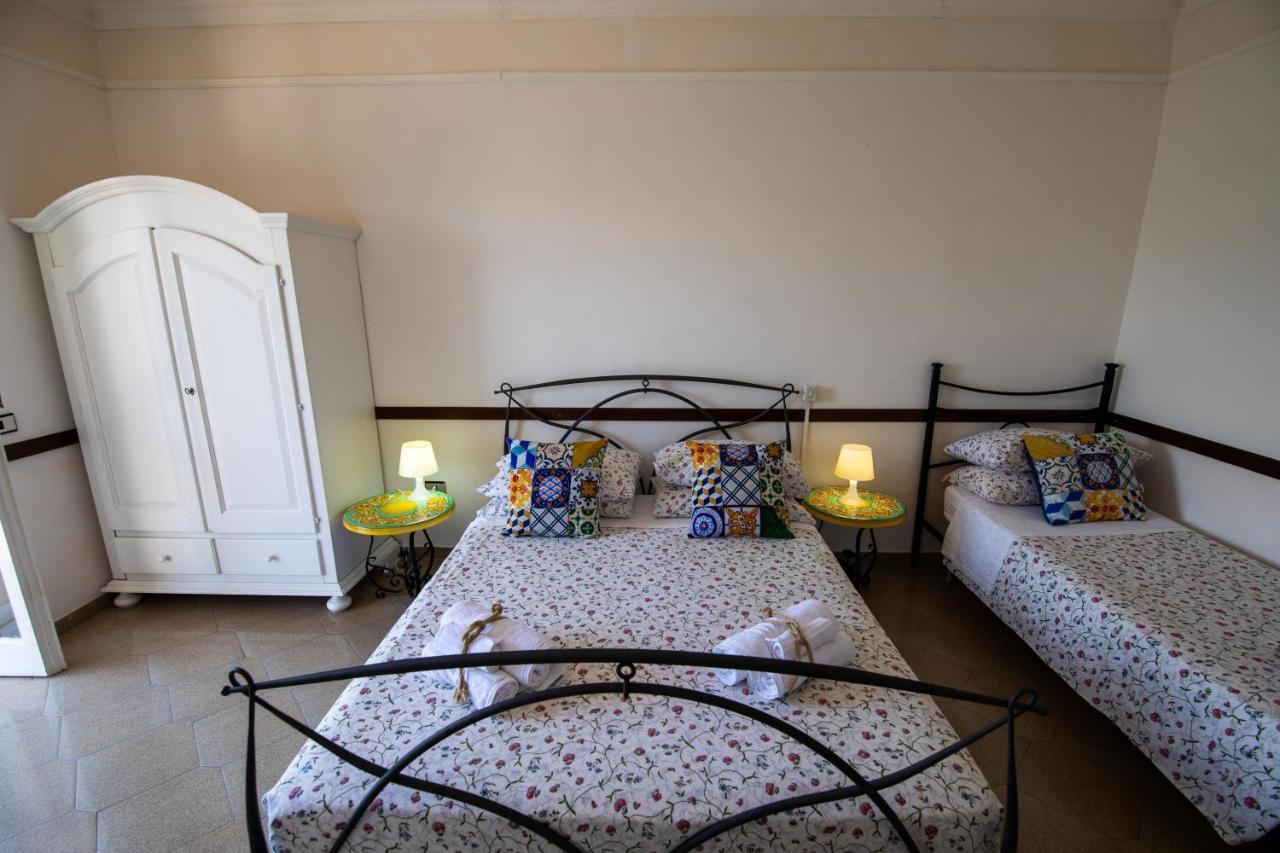カステッラバーテ Madonna Della Scala Bed & Breakfast エクステリア 写真