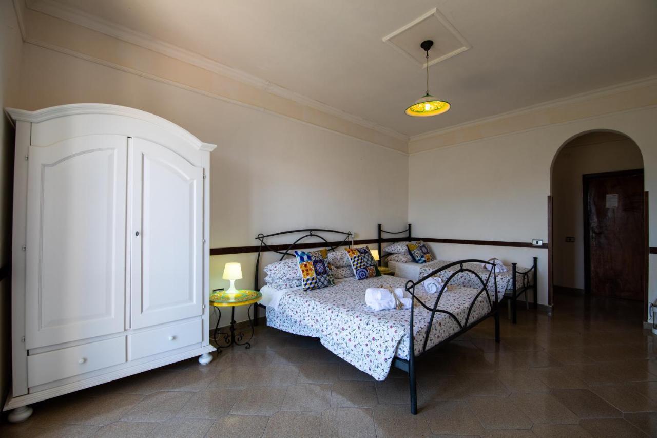 カステッラバーテ Madonna Della Scala Bed & Breakfast エクステリア 写真
