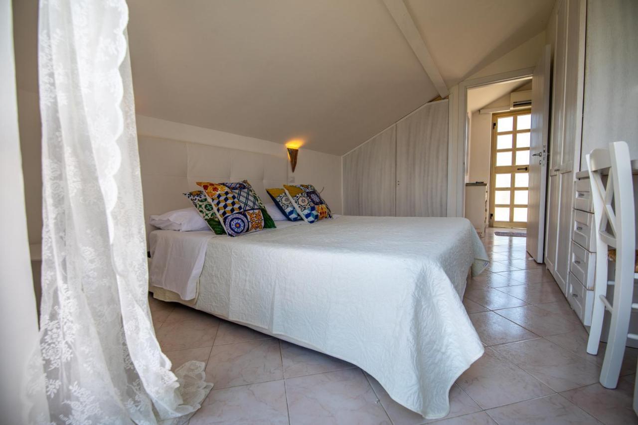 カステッラバーテ Madonna Della Scala Bed & Breakfast エクステリア 写真