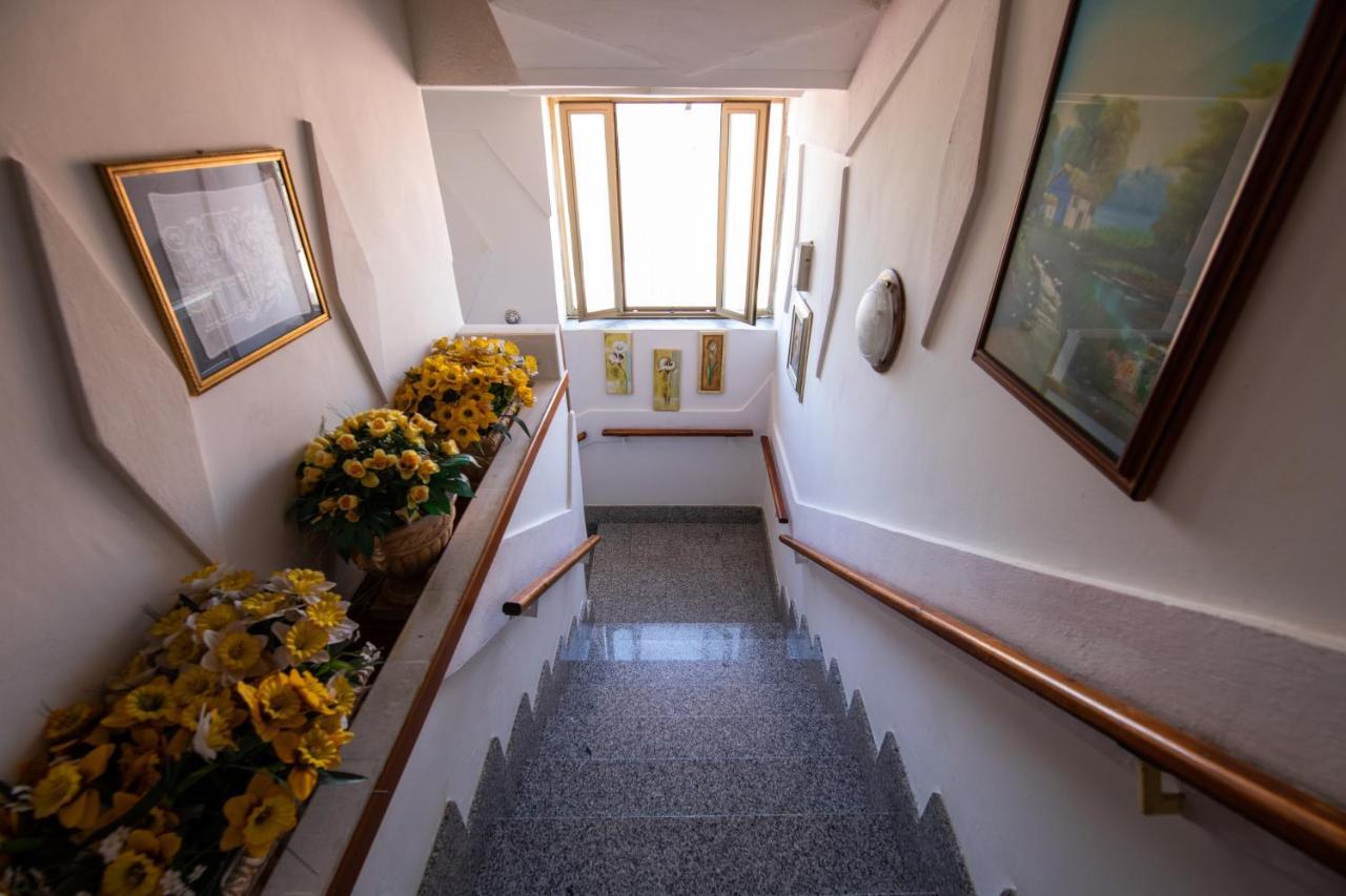 カステッラバーテ Madonna Della Scala Bed & Breakfast エクステリア 写真